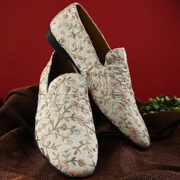 House of Pataudi Men Ethnic Embroidered Comfort Insole Mojaris-image-16