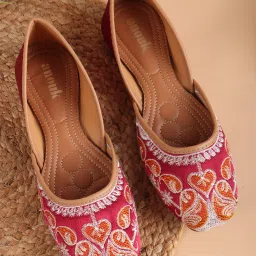 Ethnic Embroidred Jutis and Mojaris Bellies For Women-image-5