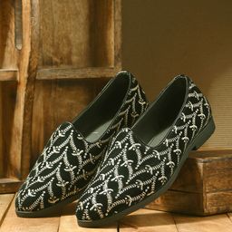 House of Pataudi Men Embroidered Lightweight Mojaris-image-55