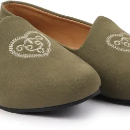 Traditional Ethnic Embroidered Design Velvet Slip On Juttis & Mojari For Wedding Mojaris For Men-image-49