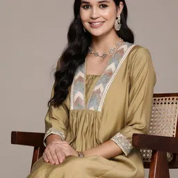 Readiprint Fashions Women Yoke Design Pleated Sequinned Pure Silk Kurta with Palazzos-25