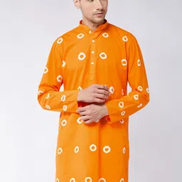 VASTRAMAY Men Orange Pure Cotton Bandhani Dyed Kurta-image-9