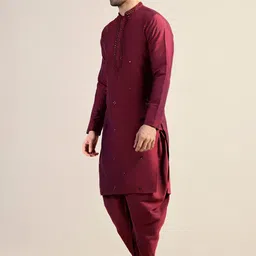 KISAH Geometric Embroidered Mirror Work Straight Kurta image 3