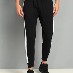 SHARKTRIBE Men Colourblocked Mid-Rise Joggers-picture-8
