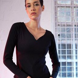 SASSAFRAS Black Sweetheart Neck Sweetheart Long Sleeves Fitted Top-image-5