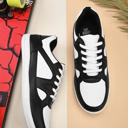 The Roadster Lifestyle Co. Men Black Colourblocked Round Toe Sneakers-picture-2