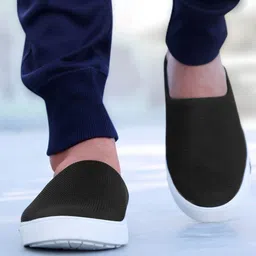FAUSTO Men Black Slip-On Lightweight Sneakers-image-9