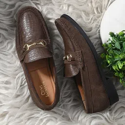CLOG LONDON Men Textured Leather Horsebit Loafers-16