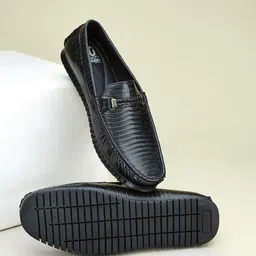 Duke Men Textured Buckle Detailed Lightweight Loafers-image-46