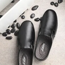knoos Men Perforations Lightweight Basics Clogs-image-0