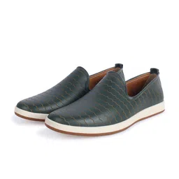 Big Boon Men Textured Lightweight Slip-On Sneakers image 2