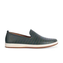 Big Boon Men Textured Lightweight Slip-On Sneakers image 5