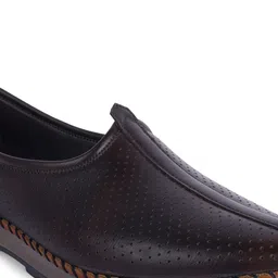Big Boon Men Perforated Lightweight Mojaris image 3
