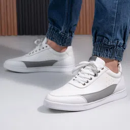 The Roadster Lifestyle Co. Men White Colourblocked Lightweight Sneakers-image-73