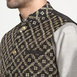 KRAFT INDIA Men Regular Kurta & Churidar With Embroidered Nehru Jacket Set image 3