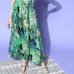 Berrylush Women Green Tropical Print High-Slit Midi A-Line Skirt-image-76