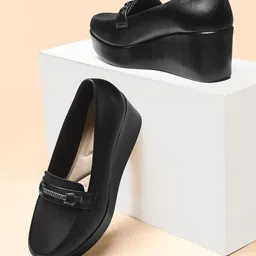THE WHITE POLE Block Pumps with Buckles-16