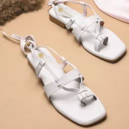 DIVASTRI Women Colourblocked Ethnic Open Toe Flats with Buckles-image-40