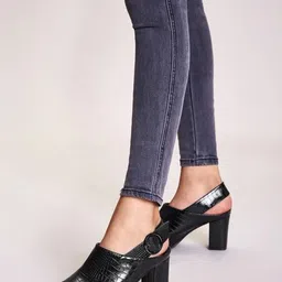 Shoetopia Girls Textured Block Pumps With Backstrap-78
