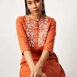 Women Embroidered Cotton Blend Straight Kurta-image-3
