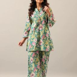 Women Cotton Blend Kurta Pant Set-image-2