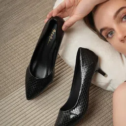 Mast & Harbour Black Textured Pointed Toe Kitten Heeled Pumps-15