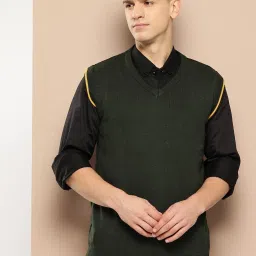Men Solid V Neck Green Sweater-image-51