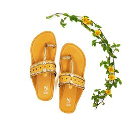 THE MADRAS TRUNK Women Yellow & Gold-Toned Leather Ethnic Kolhapuri One Toe Flats-image-54