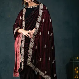 Swtantra Women Embroidered Winter Velvet Shawl-picture-49