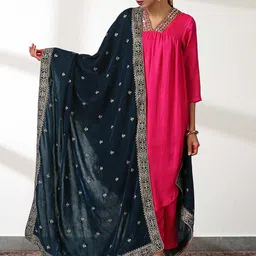 Swtantra Women Embroidered Velvet Winter Shawl-picture-52