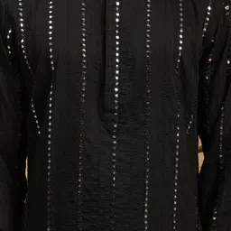 SHRESTHA BY VASTRAMAY Men Black Embroidered Mirror Work Kurta with Pyjamas & Dupatta image 4