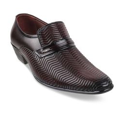 Metro Men Maroon Textured Leather Formal Slip-Ons-image-17