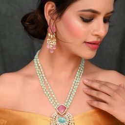 DASTOOR Gold-Plated & White Kundan & Artificial Stones & Beads Studded Jewellery Set-image-30