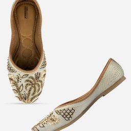 DESI COLOUR Women Grey Embellished Leather Ethnic Mojaris Flats-image-11
