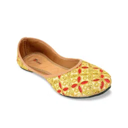 DESI COLOUR Women Gold-Toned Embellished Ethnic Mojaris Flats-image-76