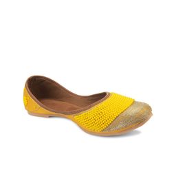 DESI COLOUR Women Yellow Embellished Ethnic Mojaris Flats-image-92