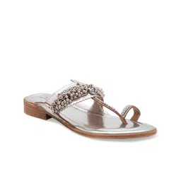 5 ELEMENTS Women Silver-Toned Ghungroo Embellished One Toe Kolhapuri Flats-34