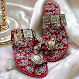 Kiana Printed Embellished One Toe Flats-14