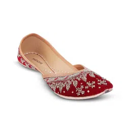 Mochi Embellished Ethnic Mojaris-42