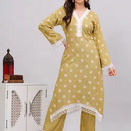 DAEVISH Floral Printed Lace work High Slit Kurta with Trousers-picture-15