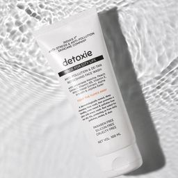 Detoxie Anti-Pollution & De-Tan Refreshing Face Wash - 100ml-25