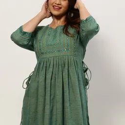 SHOWOFF Plus Thread Work A-Line Kurta-image-25