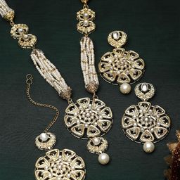 KARATCART Gold-Plated Kundan-Studded & Pearl Beaded Necklace and Earrings With Maang Tika-image-86