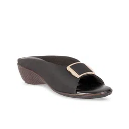 XE Looks Black Buckle Embellished Wedge Heels-46