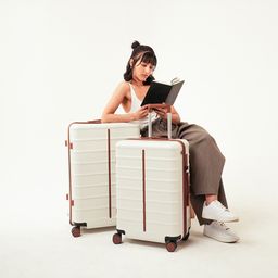 Assembly Odyssey Textured 360-Degree Rotation Hard-Sided Medium Trolley Bag 62 cm image 3