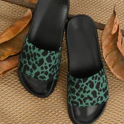 EXTRIMOS Men Green & Black Printed Canvas Slider-picture-27