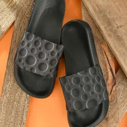 EXTRIMOS Men Black & Grey Printed Sliders-picture-26