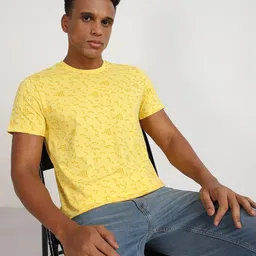 Lee Men Abstract Printed Slim Fit Cotton T-shirt-image-55