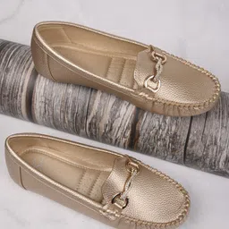 Jove Women Textured Round Toe Lightweight Loafers-picture-1