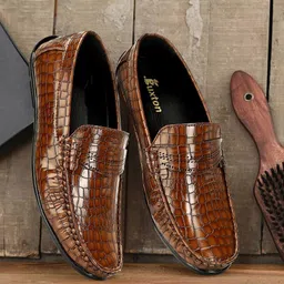 Buxton Men Textured Slip-On Loafers-image-52